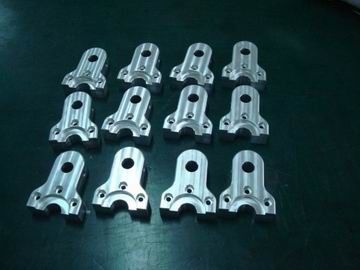 ที่กำหนดเอง CNC แม่นยำส่วนเครื่องจักรกล Ra1.6 Ra0.8 3 แกนและ 0.005mm