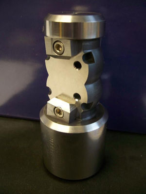 สแตนเลส Automative แม่นยำมิลลิ่งกลึงชิ้นส่วนที่มี 0.01mm อดทน