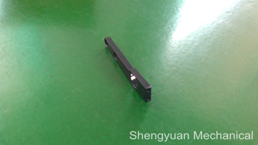 6061 ส่วนความแม่นยำในการตัดเฉือนมิลลิ่งกับจานดำ Anodized ด้านข้าง