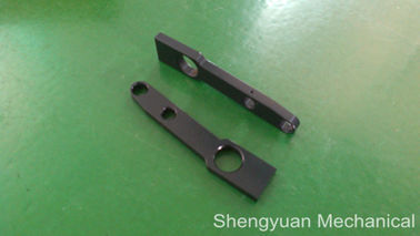 6061 ส่วนความแม่นยำในการตัดเฉือนมิลลิ่งกับจานดำ Anodized ด้านข้าง