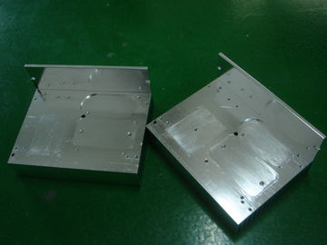 L-shape CNC เครื่องจักรความแม่นยำอย่างรวดเร็วต้นแบบอลูมิเนียมอัดฮีทซิงค์