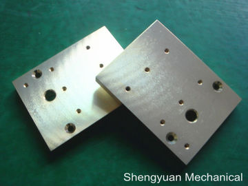 อลูมิเนียม CNC เครื่องจักรความแม่นยำฮีทซิงค์ Raf 65/24 เหลือง alodine 1200 พื้นผิว